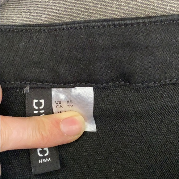 Super cute Black Jean Jumper w/pockets! - Picture 3 of 3